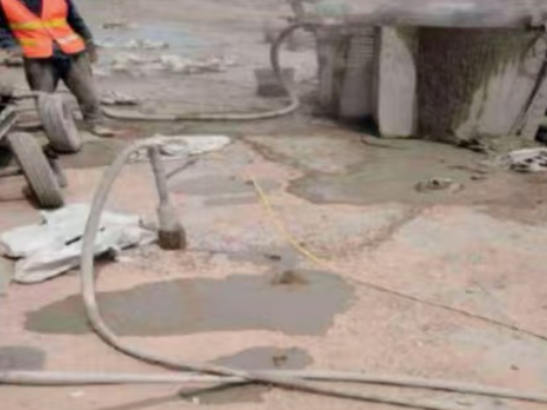 平川水泥混凝土路面板底注浆技术 路面脱空注浆整治方案