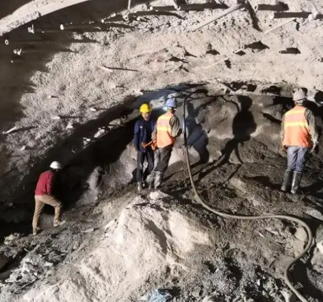 平川拱顶带模注浆料的施工流程及注意事项